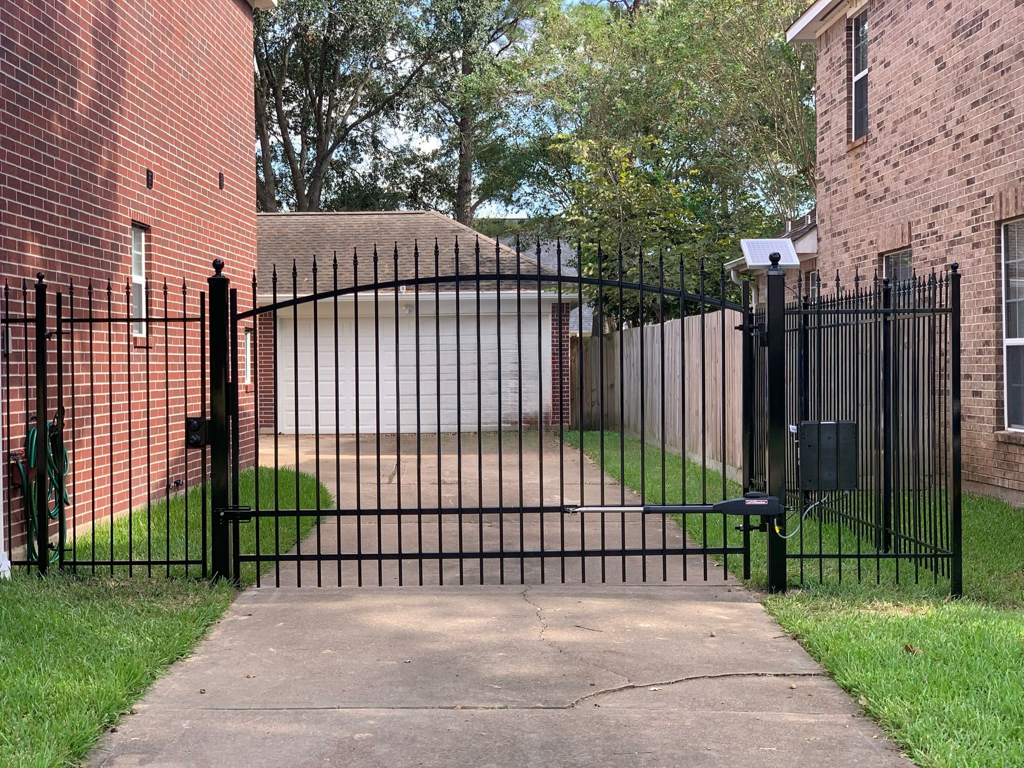 Driveway gate photo 1